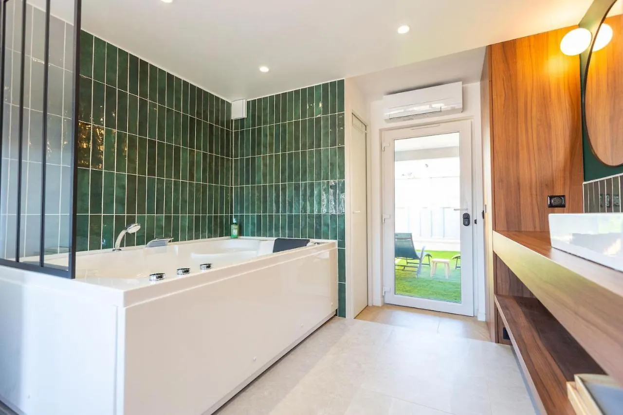 Love Room Du Mont D'Or - Baignoire Spa - Minibar Offert Marseille Frankrike
