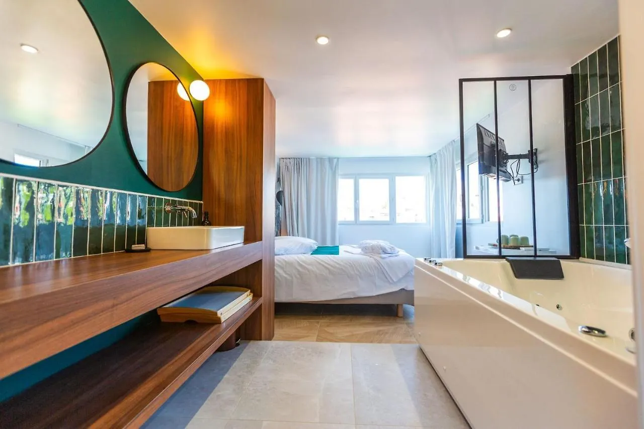 Love Room Du Mont D'Or - Baignoire Spa - Minibar Offert Marseille 0*,  Frankrike