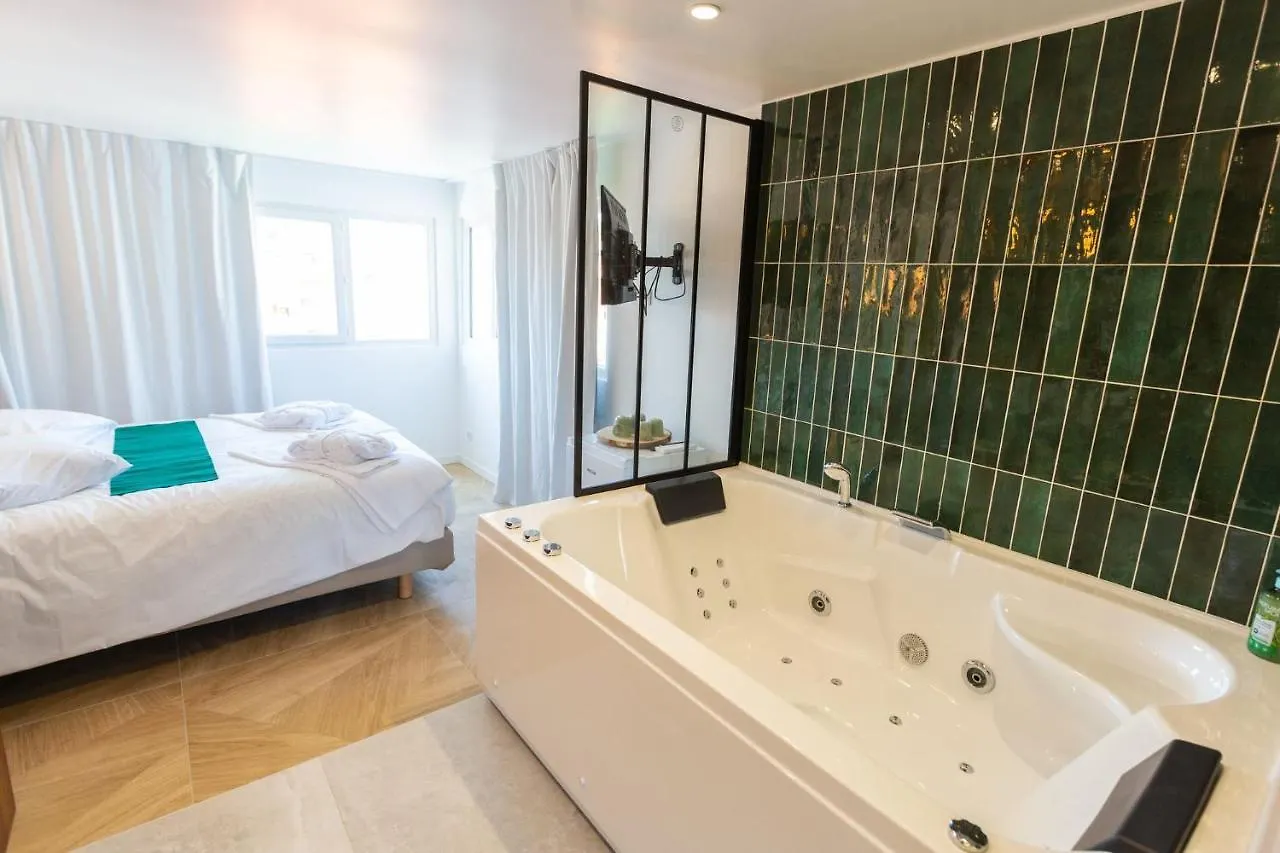Romantiskt hotell Love Room Du Mont D'Or - Baignoire Spa - Minibar Offert Marseille Frankrike