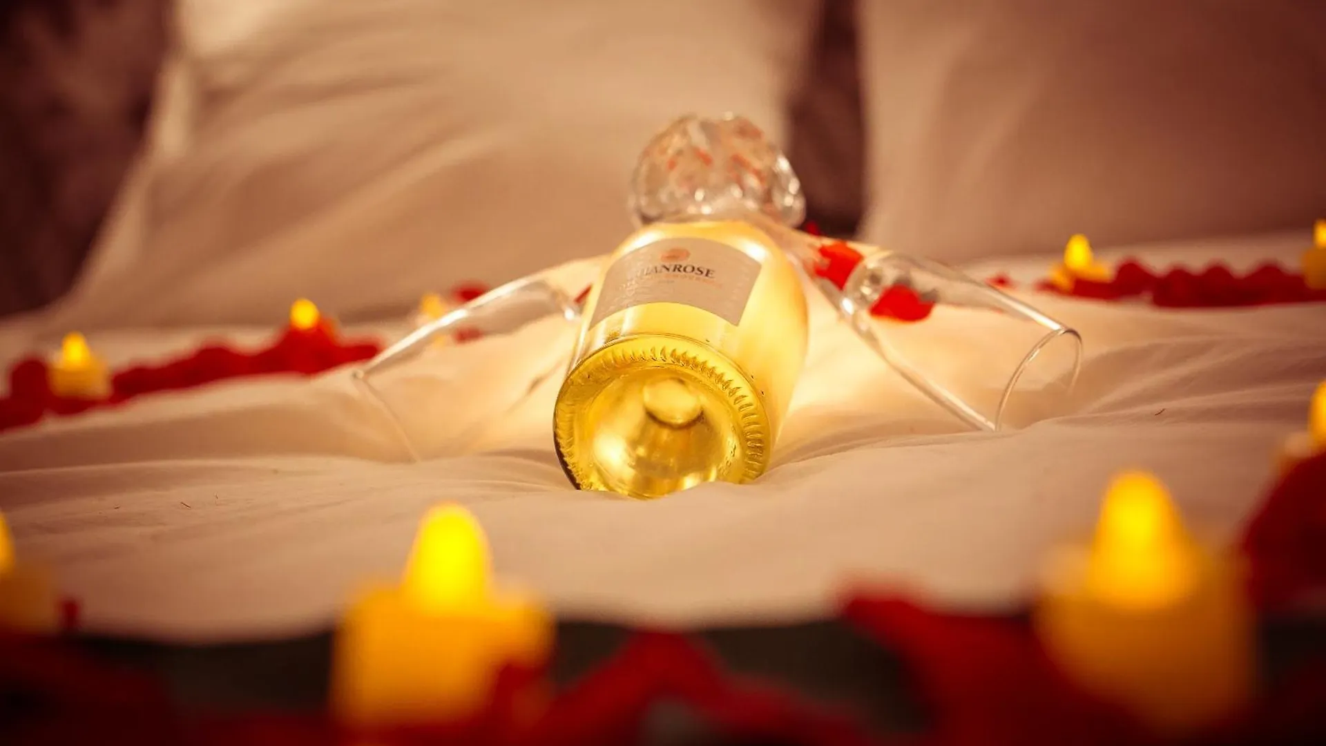 Romantiskt hotell Love Room Du Mont D'Or - Baignoire Spa - Minibar Offert Marseille Frankrike