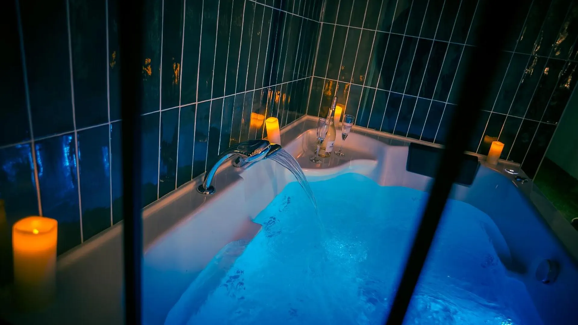 Romantiskt hotell Love Room Du Mont D'Or - Baignoire Spa - Minibar Offert Marseille
